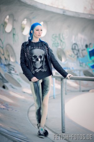 Latex Leggings Effect auch mit Hosentr�ger
