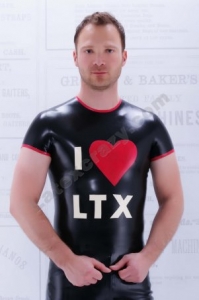 Vince in Love: Stylisches Latex T-Shirt