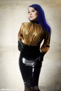 Loosy Latexbluse - Weit & Stilvoll