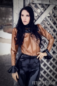 Latexbluse Xoto auf Ma� optional chloriert kaufen