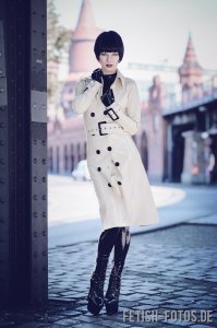 Latexmantel Clara auf Ma� und chloriert im Shop