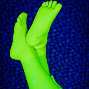 Zehensocken UV-gelb knielang � Uniqdsn Latex